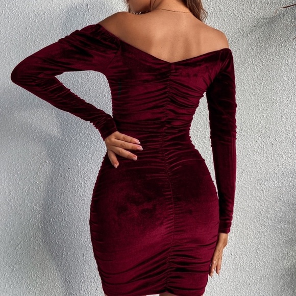 Black velvet v neck fitted bodycon sweetheart neck mini dress - Picture 5 of 15